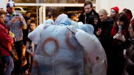 Gruppe – Residency | Exhibition Event | Showroom | Blake & Vargas | Founded by Sarah Bernauer and Matthias Last | For one month, Blake & Vargas has invited GRUPPE to use their gallery as a workspace. Establishing a tactile iteration of their digital identity, Gruppe will build a laboratory for textile art, bringing in various artists to probe the possibilities of clothing through performance, installation, and sculpture.